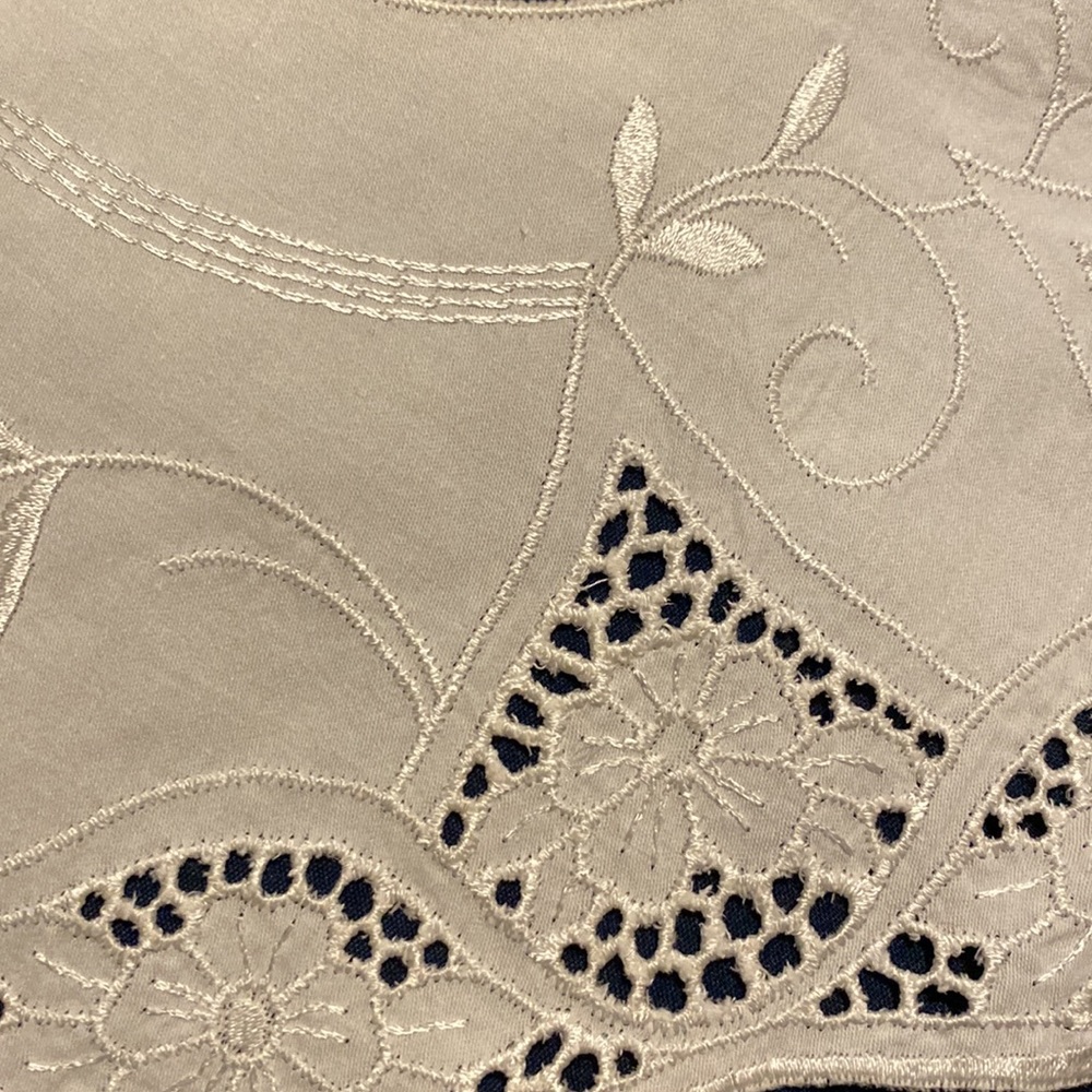 Embroidered collar - Picture 3 of 5